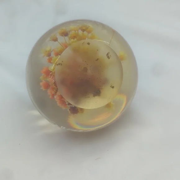Vintage Lucite Paperweight Dried Flowers Acrylic - Picture 3 of 3